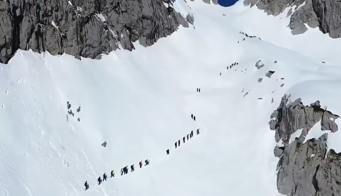 Çfarë Ndodhi Kur 179 Alpinistë Shqiptarë Sfidojnë Majën Mark Zagora në Theth?